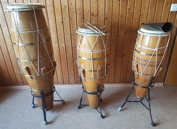 Familie mit Utensilien